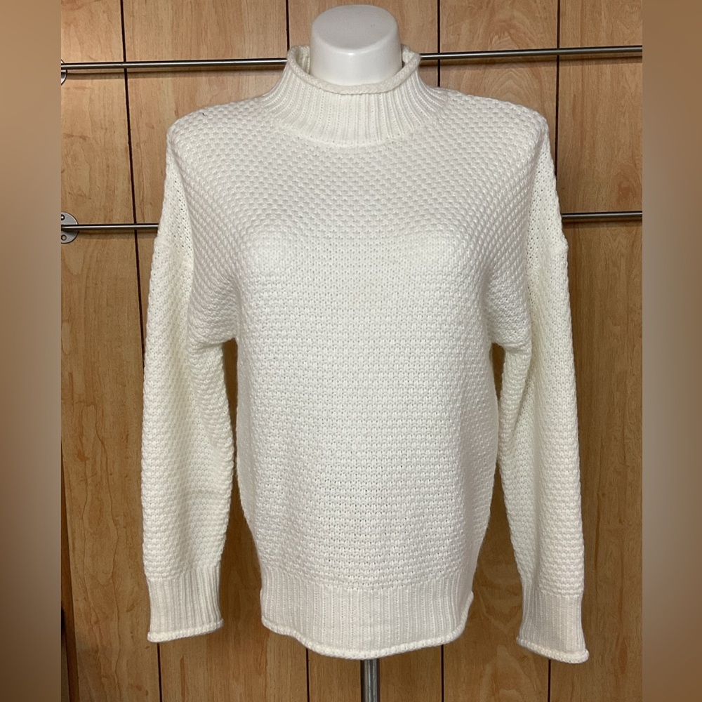 Tecrew White Turtleneck Sweater for Women SZ - L